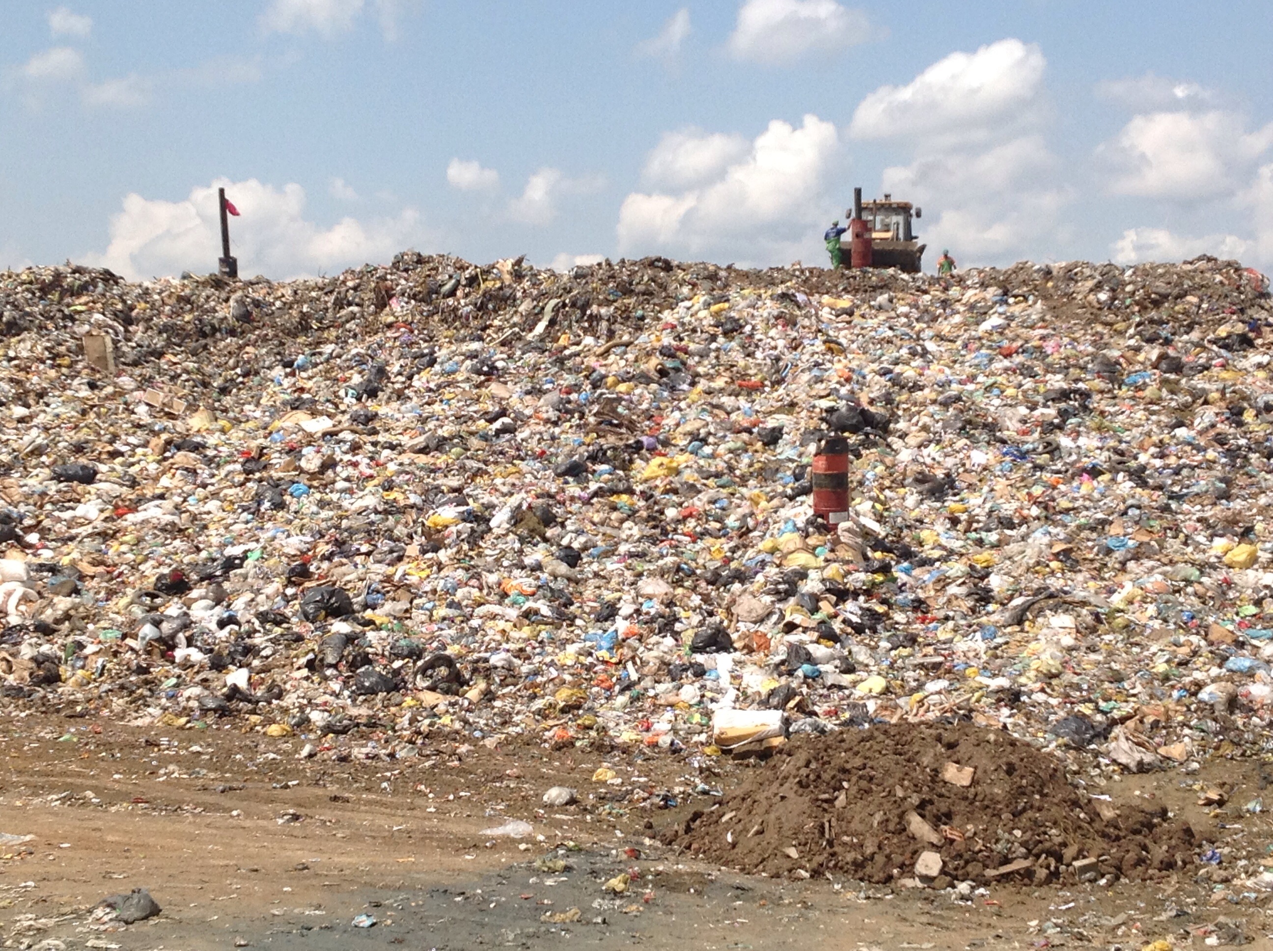 Ministério Público pede interdição do aterro sanitário