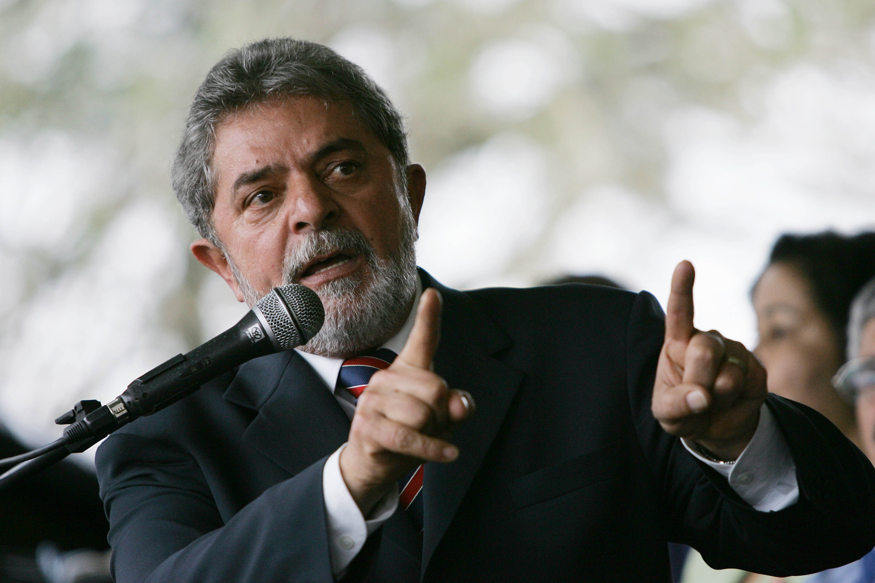 Empreiteiras da Lava Jato recorrem a Lula e cobram interferência política