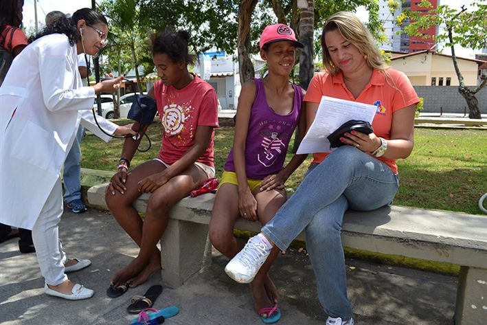 Consultório na Rua amplia acesso atendendo em locais fixos