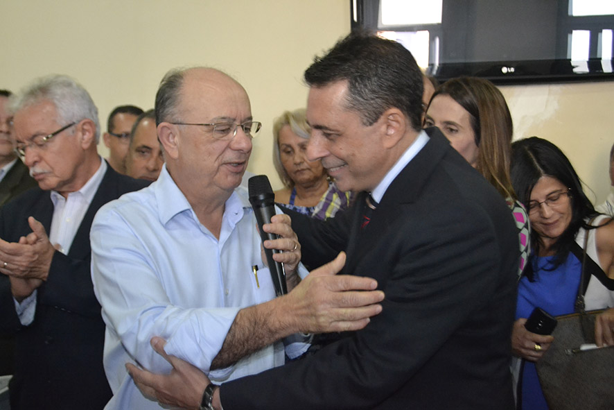 Sérgio Carneiro adere ao governo José Ronaldo