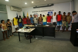   Polícia prende 17 durante operação em Camaçari 