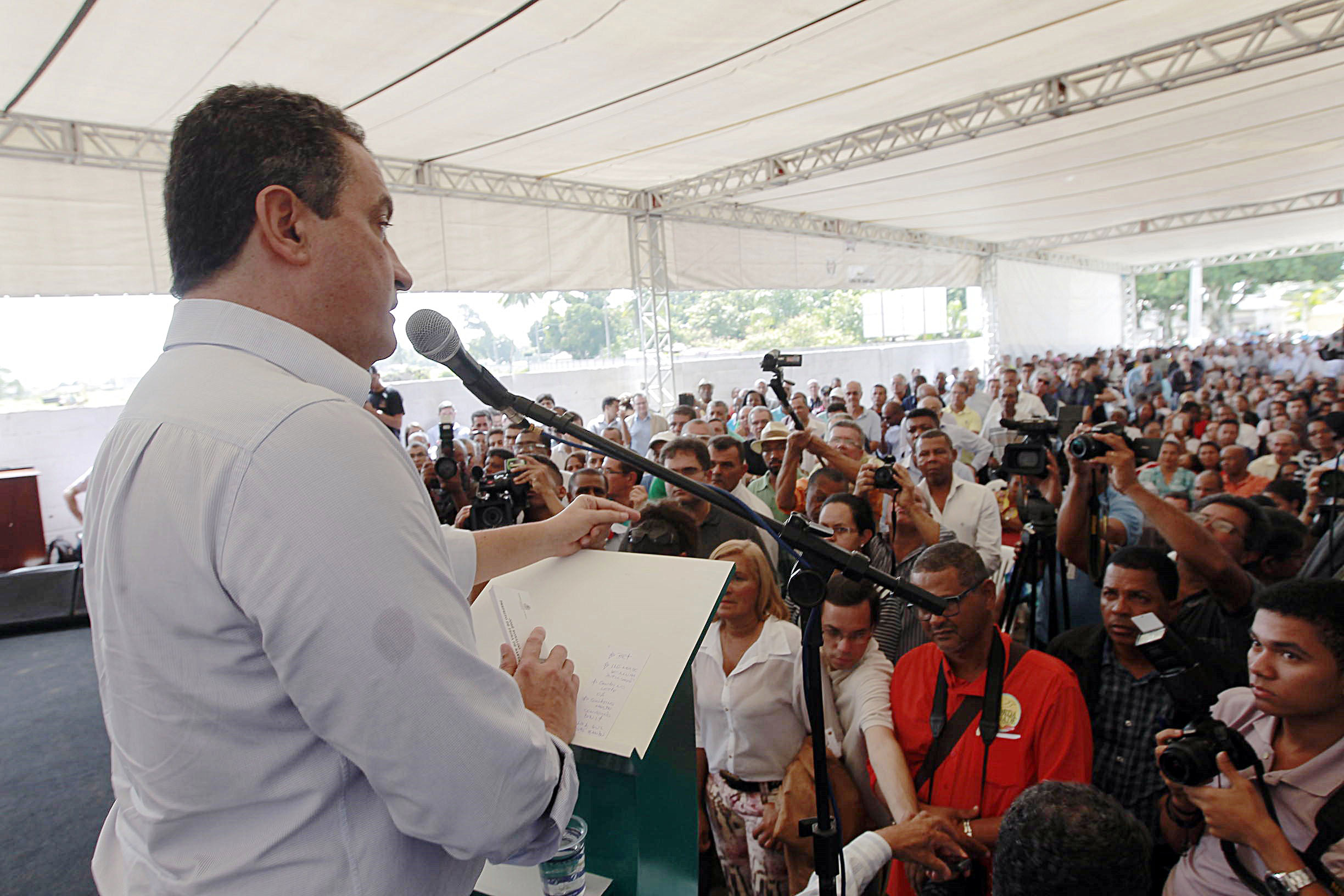 Rui renova promessas de investimentos em Feira