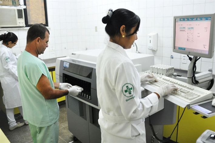 Laboratório do Hospital da Mulher faz cerca de 2 mil exames de graça por mês