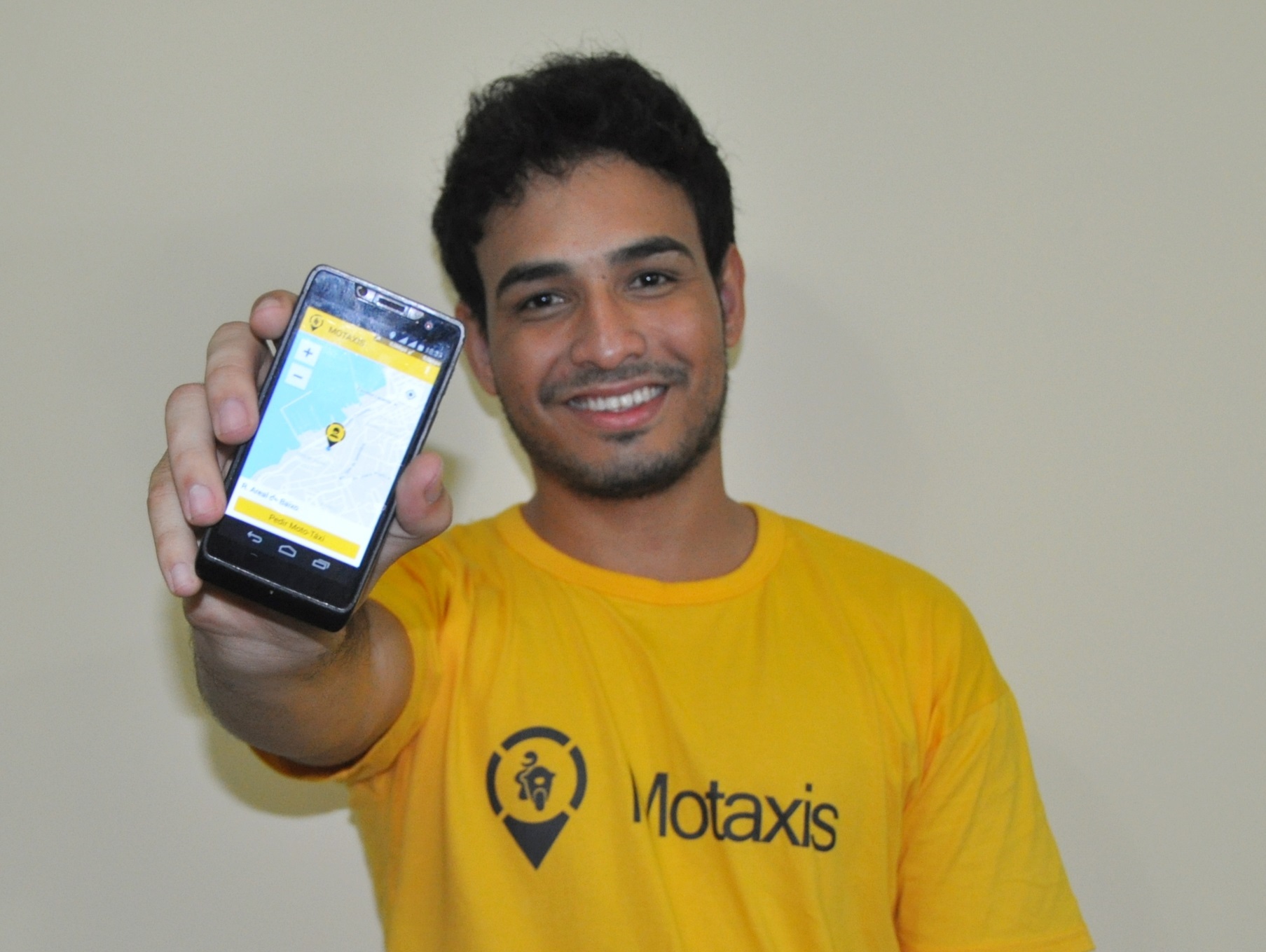 Estudante lança app  para mototáxi em Feira