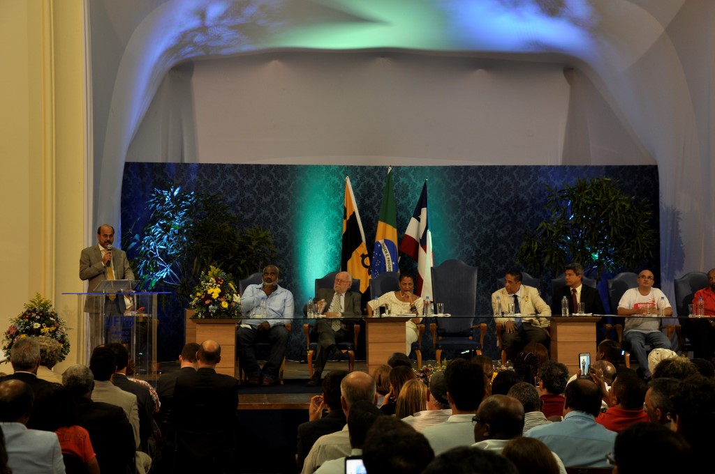 UFRB celebra transmissão de cargo de Reitor e posse da Vice-Reitora