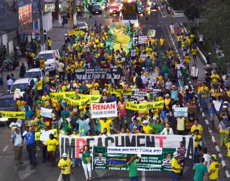 Feirenses protestam contra o governo Dilma