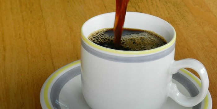 Café aumenta a possibilidade de sobrevivência ao câncer de intestino, diz estudo