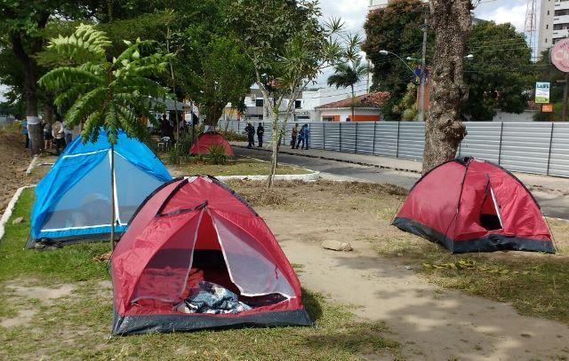 Grupo acampa na Maria Quitéria contra o BRT