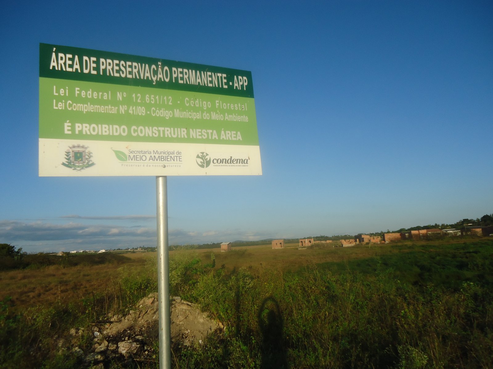 Novas construções tomam a área da Lagoa Salgada