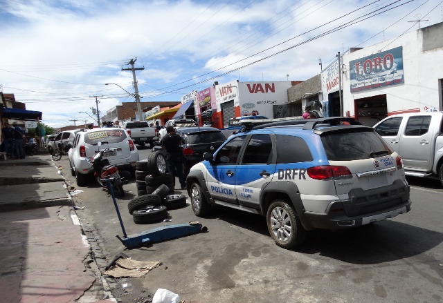 Civil faz operação e apreende peças sem nota na rua de Aurora