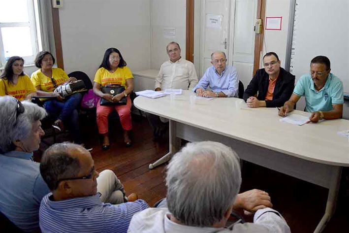 Governo propõe reajuste. Professores farão assembleia