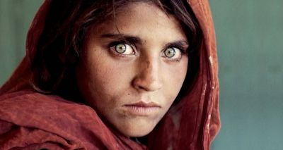 Famosa por aparecer em capa de revista, afegã é presa no Paquistão