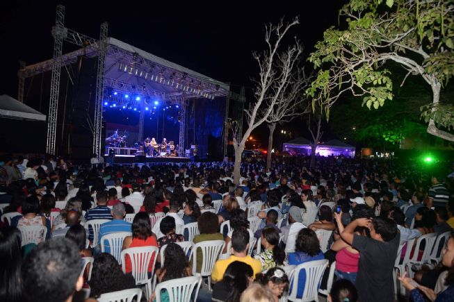 Guilherme Arantes encerra Natal Encantado com um espetáculo musical