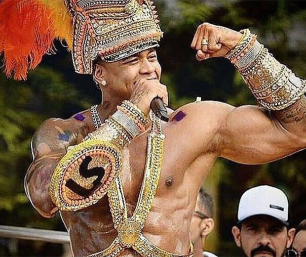 Internautas elegem Santinha a Música do Carnaval 2017