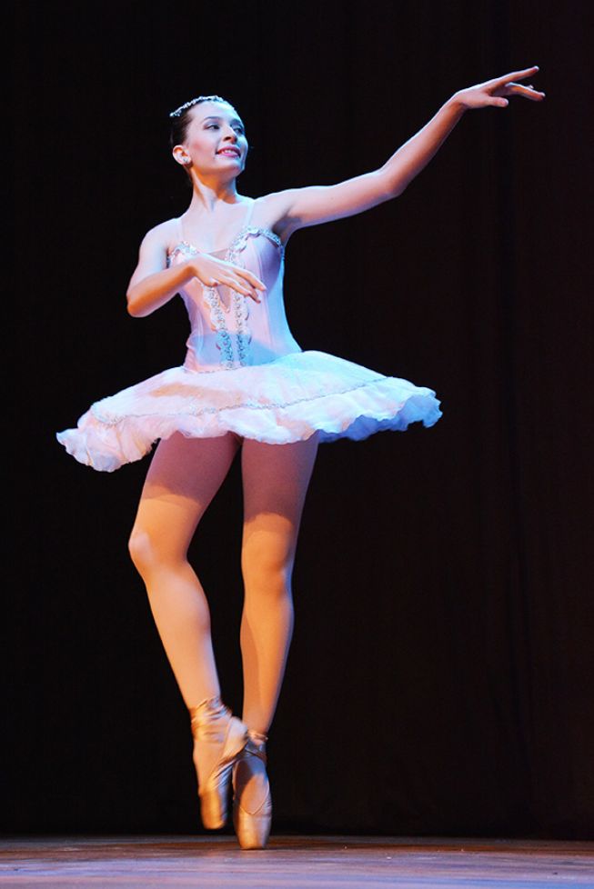 Bailarina feirense fará curso na escola Joffrey Ballet, em Nova York