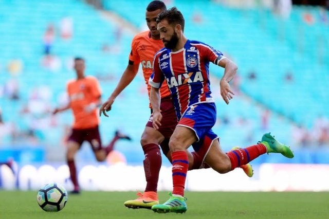 De roupa nova, Esquadrão goleia o Atlético-PR na Fonte