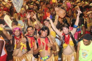 Pablo, Psirico e a irreverência do Lá Vem Elas animarão o sábado de folia