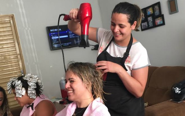 Feira de Santana tem vagas para cabeleireira, corretor de imóvel e outros