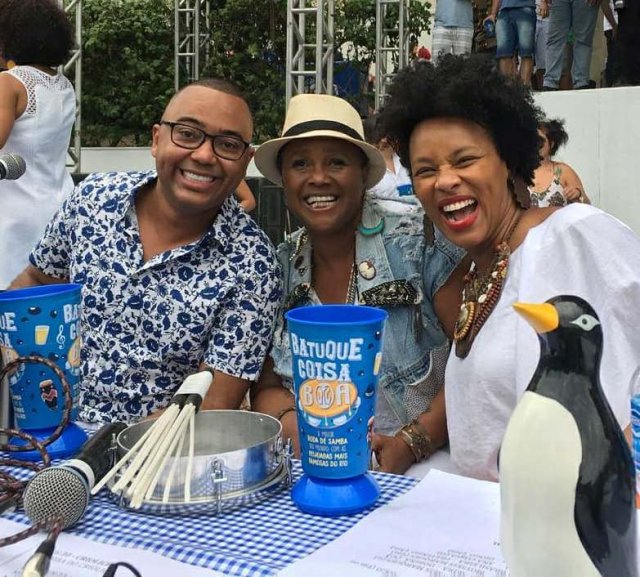 Maryzélia participa da maior roda de samba do planeta e entra para o livro dos recordes