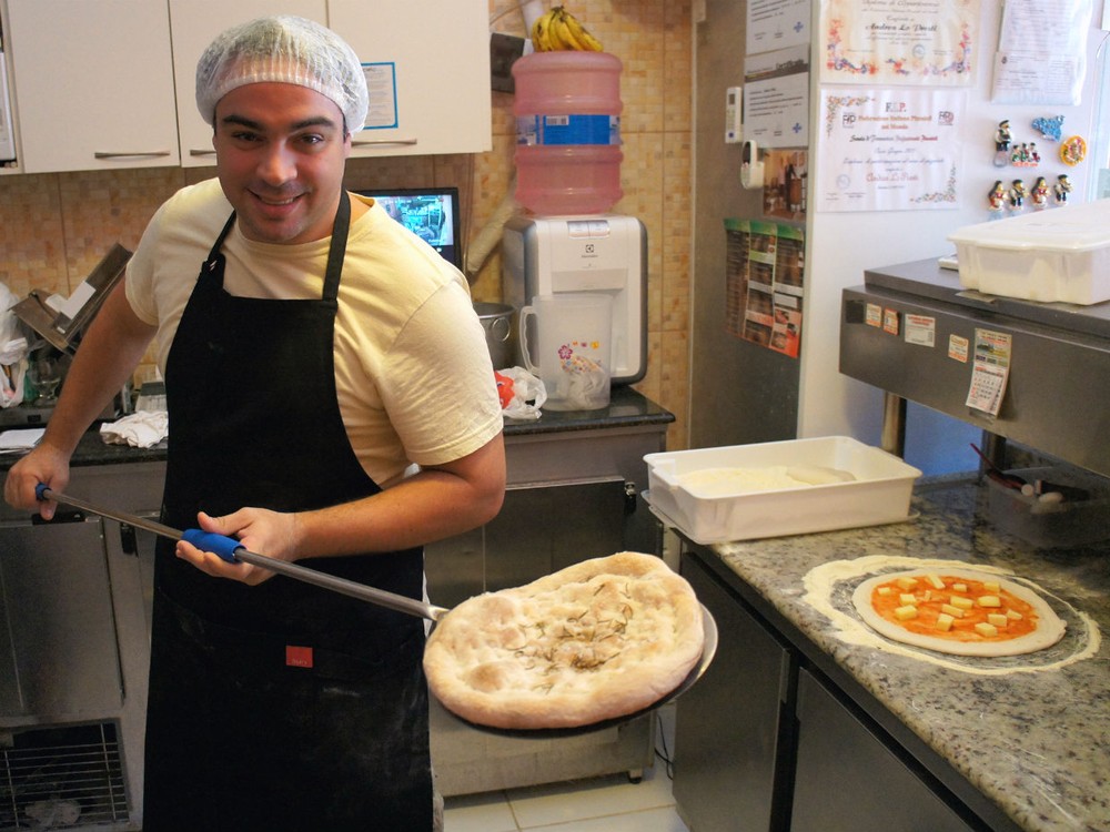 Feira de Santana tem vagas para pizzaiolo, motorista, costureira e outros