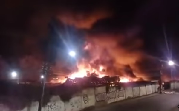 Incêndio destrói cerca de 48 ônibus estacionados em Salvador