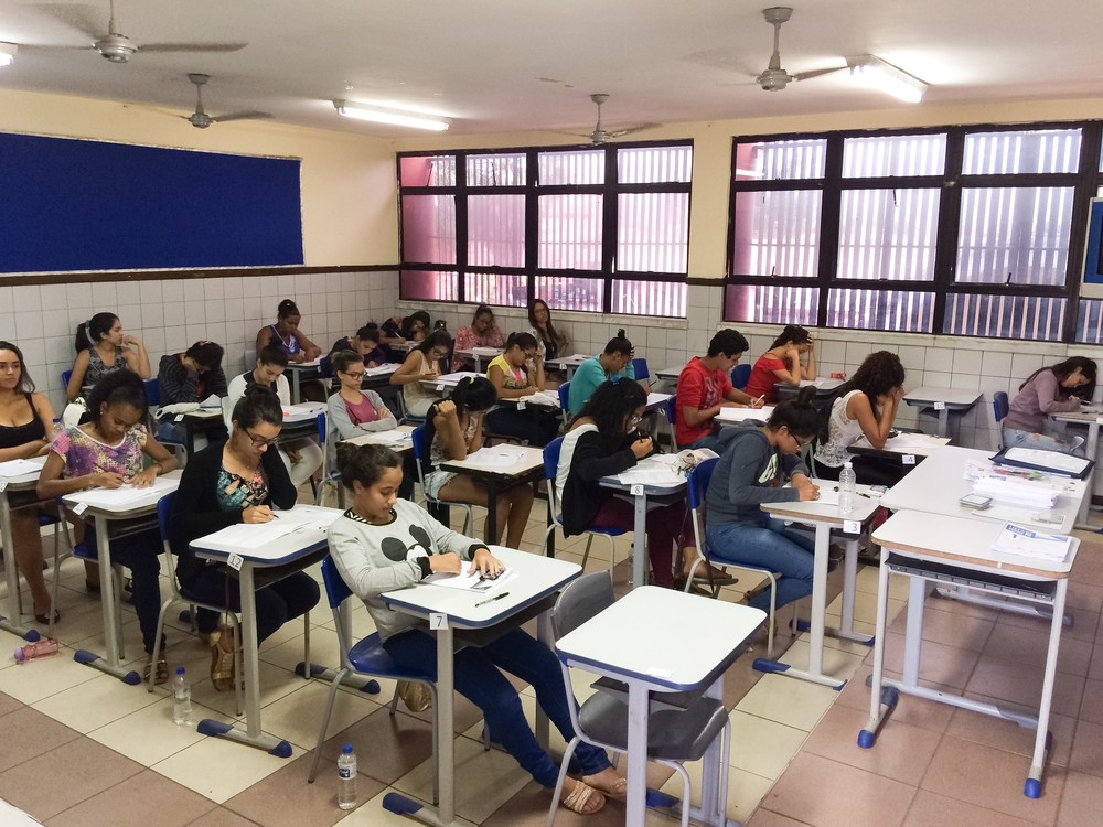 Após atraso de salários, trabalhadores da limpeza param na Uefs