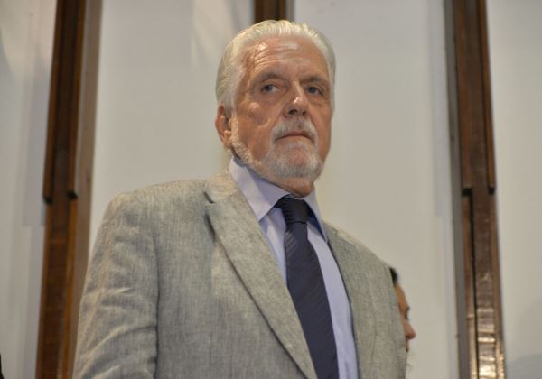 PF apreende 15 relógios, celular e computador na casa de Wagner