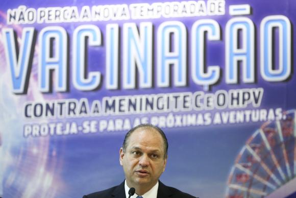 Governo quer vacinar 10 milhões de adolescentes contra meningite e HPV