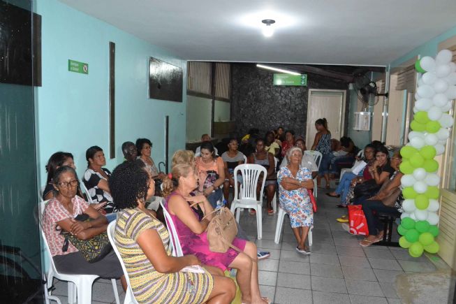 Dezenas de pessoas atendidas na primeira noite do mutirão de consultas médicas em Feira
