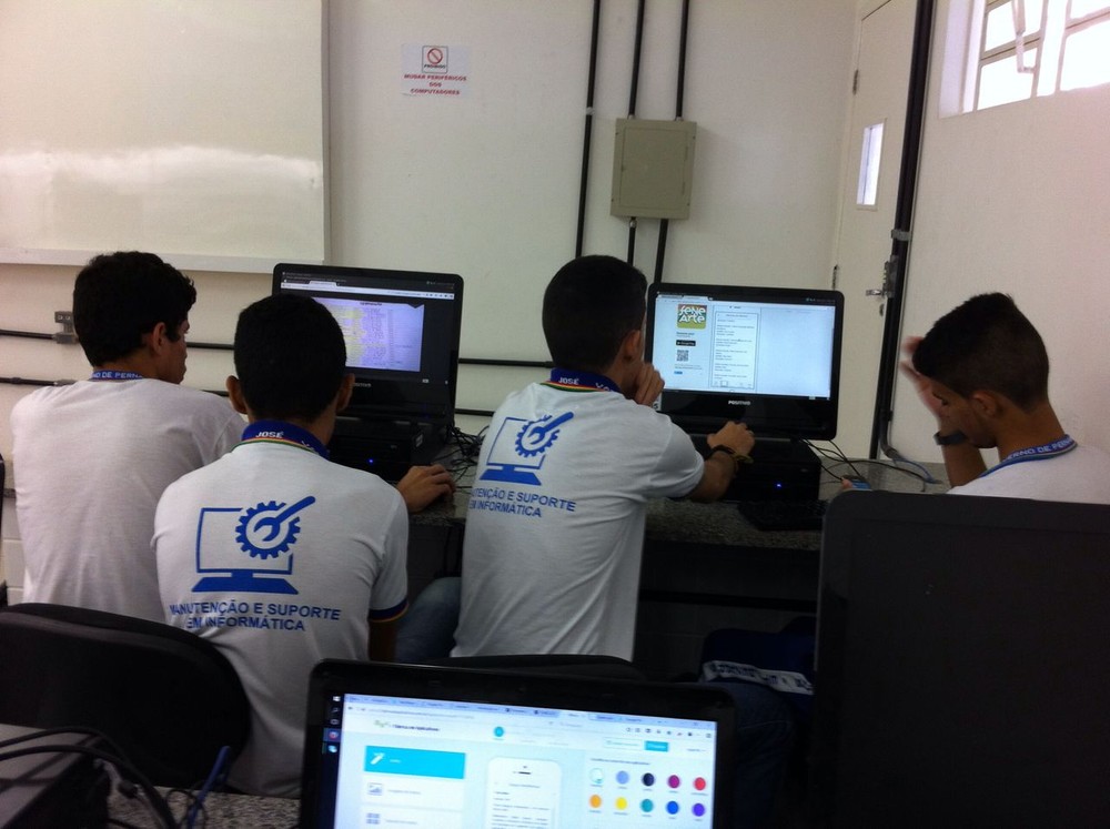 IEL tem vagas de estágio para informática em Feira de Santana