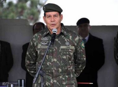 Vice de Bolsonaro, Mourão critica 13º salário e adicional de férias