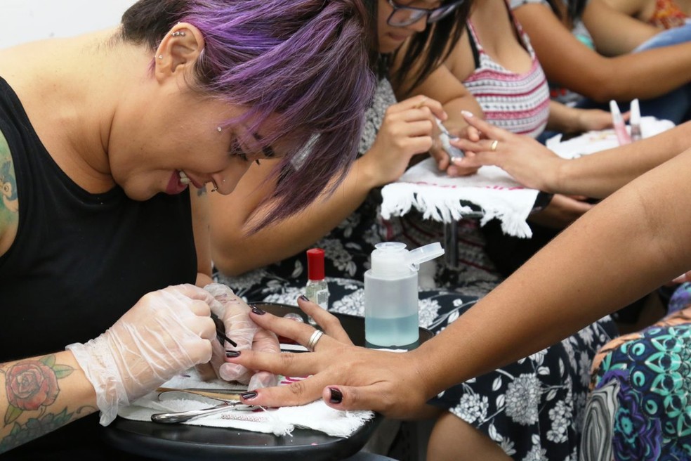 Empresas divulgam oportunidades de emprego para quarta-feira em Feira de Santana