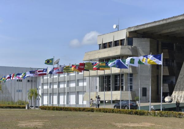 Alba divulga edital de concurso com mais de 120 vagas para níveis médio e superior