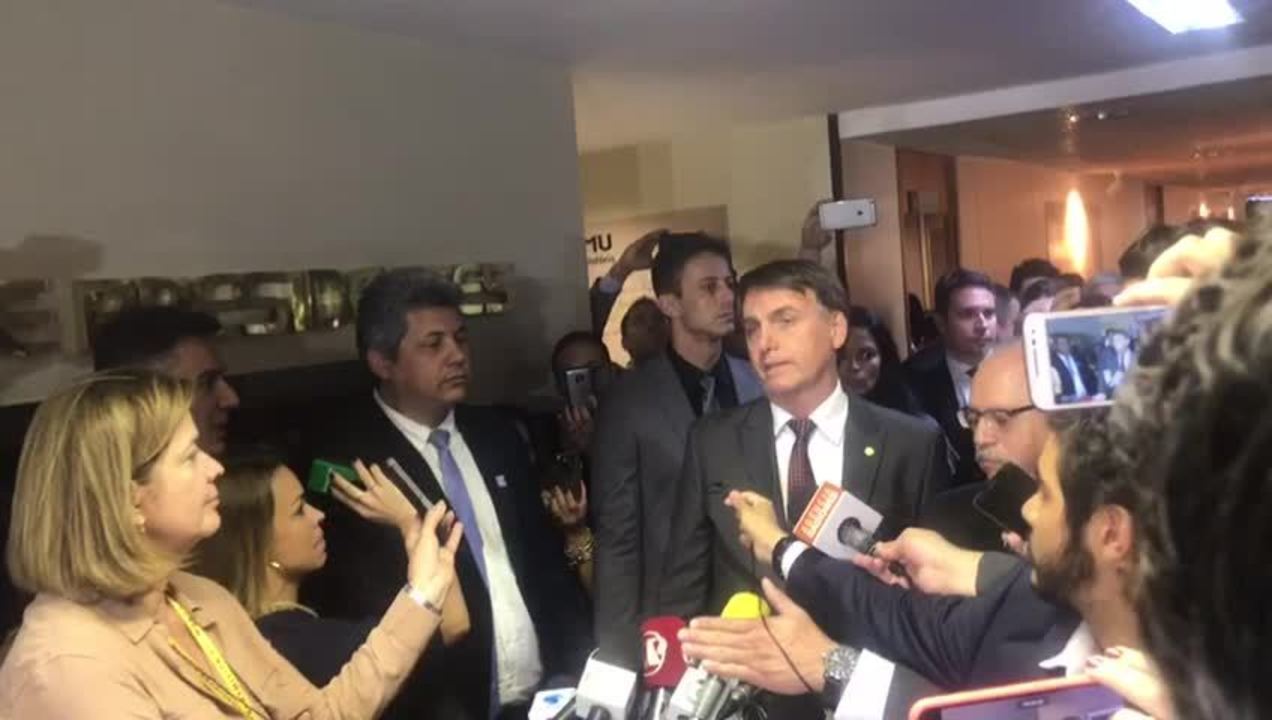 Trabalho vai manter status de ministério, diz Bolsonaro