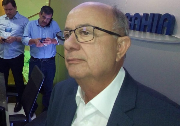 José Ronaldo nega irregularidades em processo de licitação