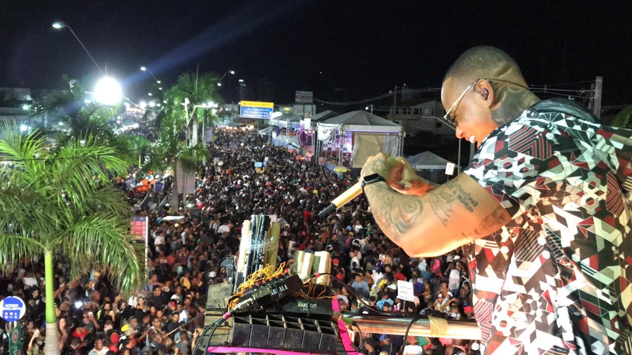 Segundo dia da micareta de Feira é marcado por ‘pipocão’ de Léo Santana, axé de Saulo e mistura de ritmos de Rafa e Pipo Marques