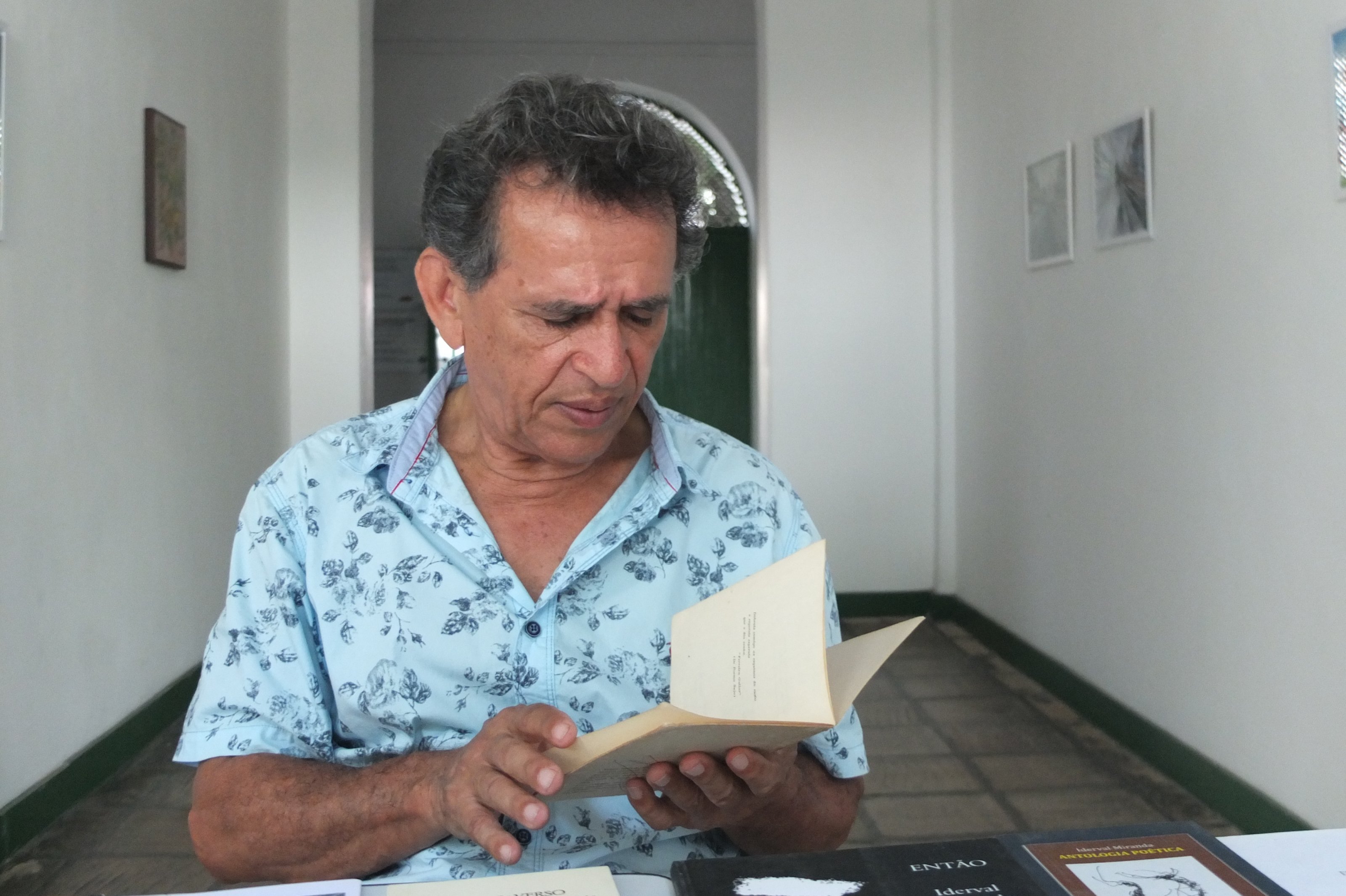 Livros como exercício de resistência
