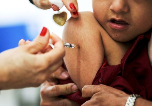 Ministério recomenda dose extra contra sarampo em bebês com menos de um ano
