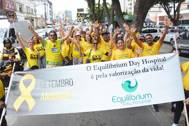 Voluntários do CVV fazem caminhada contra o suicídio