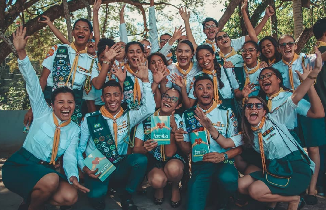 Mais de 3 mil jovens acampam no Parque de Exposições em Feira de Santana