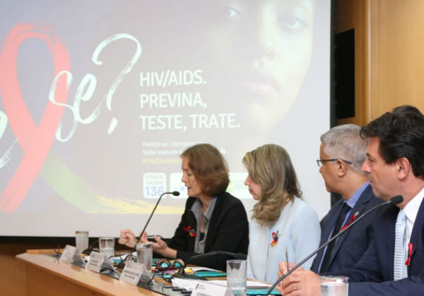 135 mil brasileiros vivem com HIV e não sabem