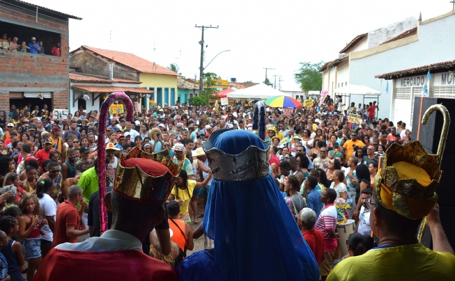 Reisado de Tiquaruçu: religiosidade e cultura, tradição e samba de roda