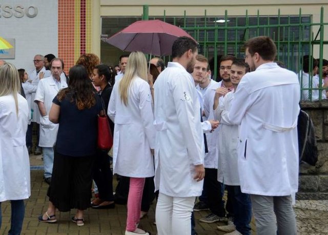 Saúde chama 5 mil médicos contra o coronavírus