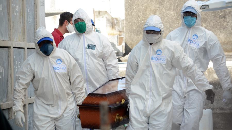 Brasil confirma 263 mortes em 24 horas; total chega a 7.288