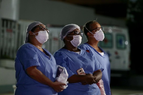 Número de profissionais de saúde contaminados com Covid-19 quase triplica em uma semana na Bahia