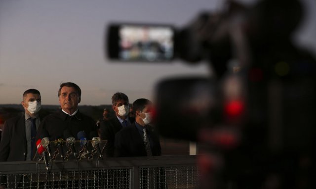 Bolsonaro diz que Brasil pode sair da OMS