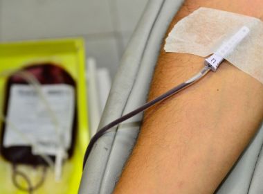 Justiça autoriza transfusão em paciente com suspeita de Covid-19 apesar de crença religiosa