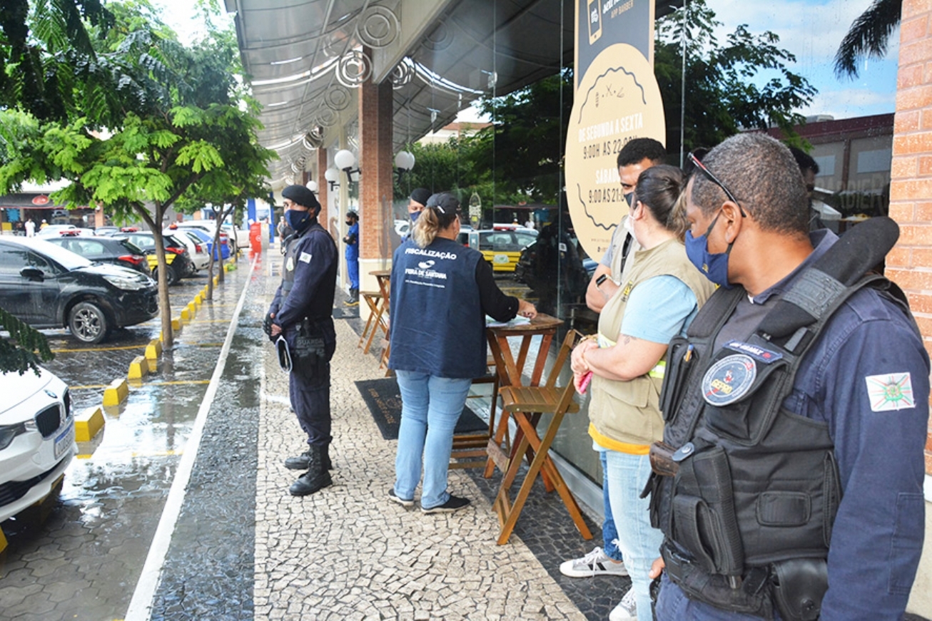 Prefeitura altera restrição de circulação até domingo e libera delivery de alimentos