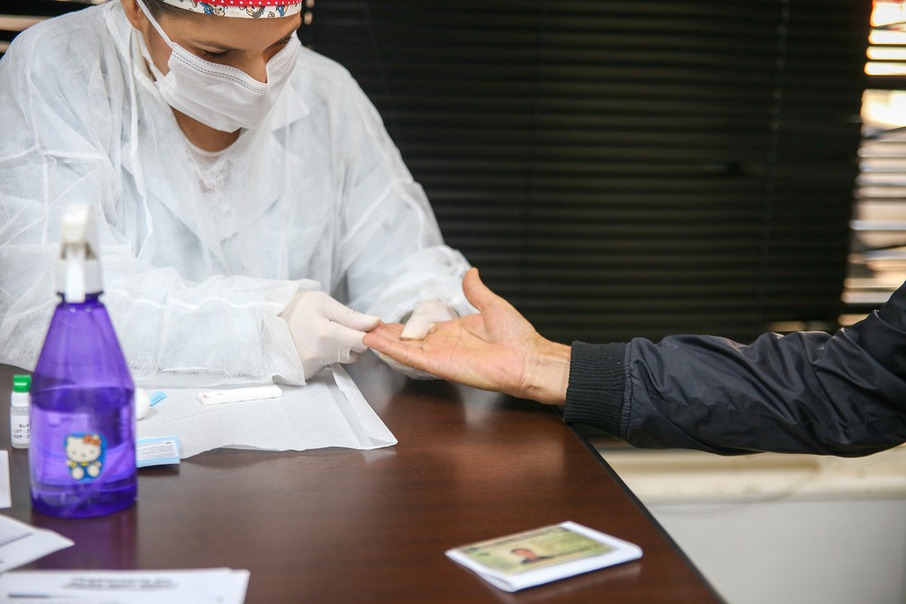 Estado de SP registra recorde de novos casos de coronavírus em 24 horas, com 16,7 mil confirmações; total vai a 422 mil