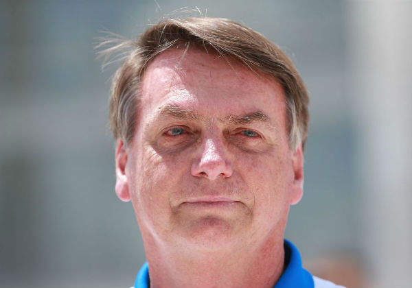 Bolsonaro tira máscara em evento e afirma que todos pegarão coronavírus um dia